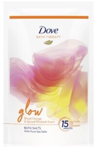 Dove Bath Therapy Glow soľ do kúpeľa 400g
